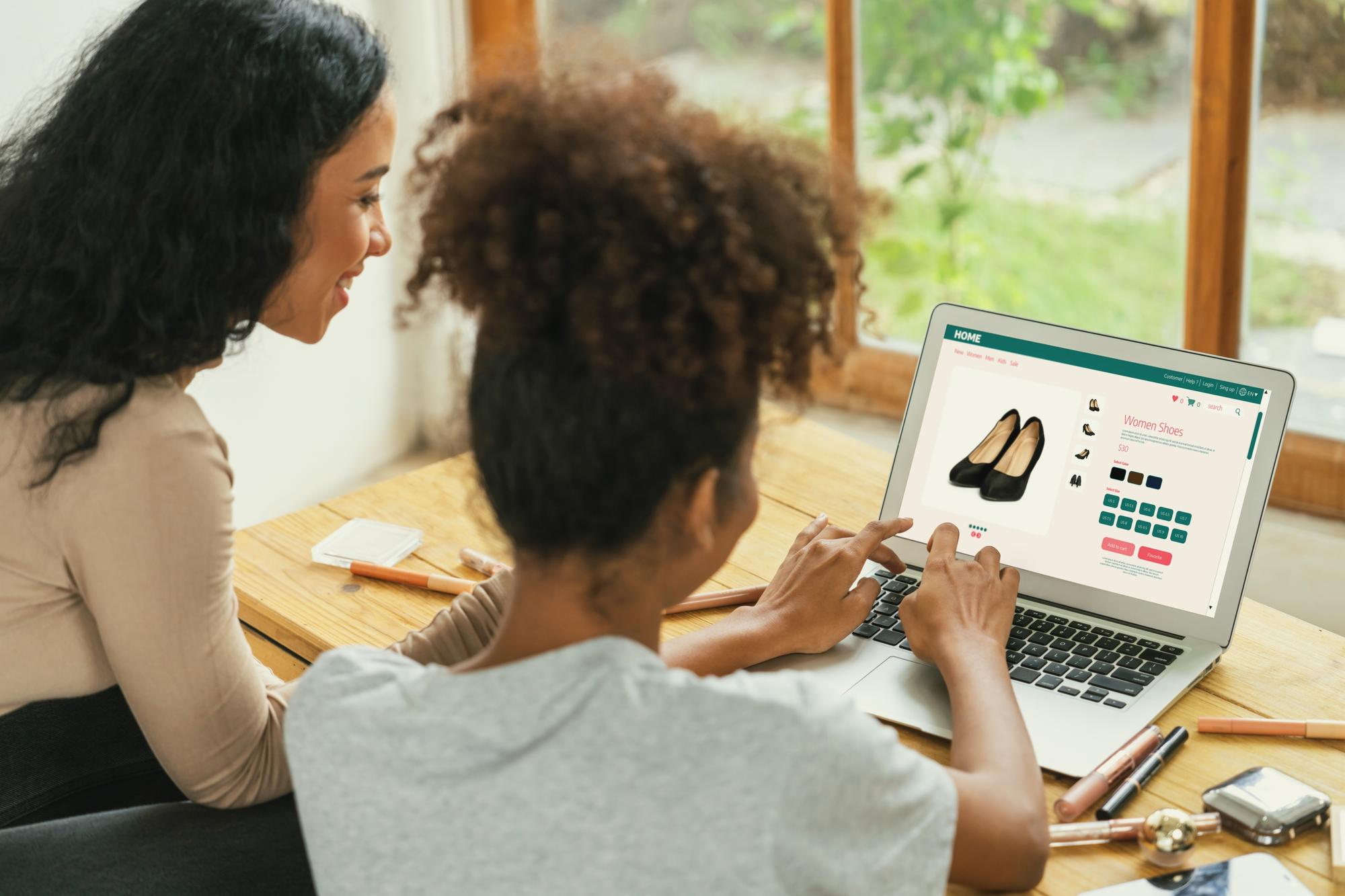 Case Study - Online Retailing in the Fast Fashion Industry - Trends, Challenges, and Strategies