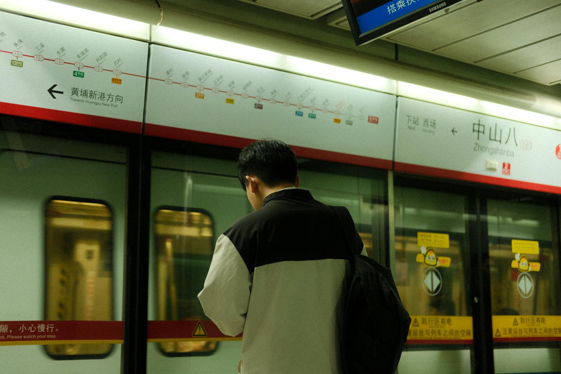 Nearest Metro access on Exhibition Road: stations and lines