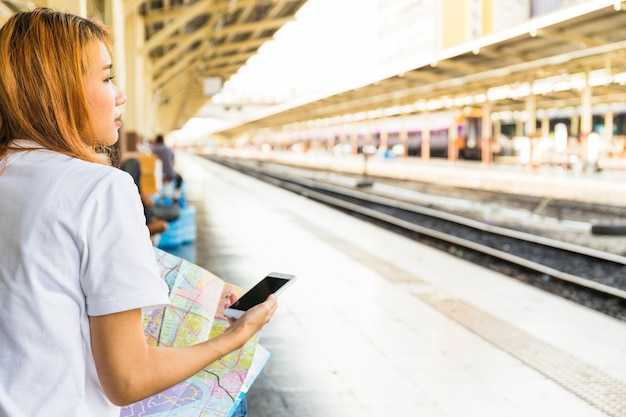 Finding Your Train: Platform layout, boarding windows, and how to read departure screens