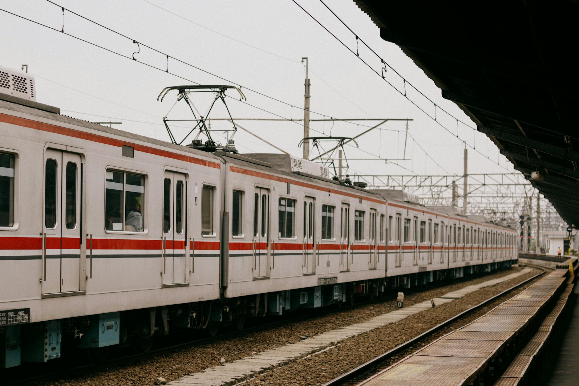 Metro Stations Near 成都东站 and Their Walking Distances
