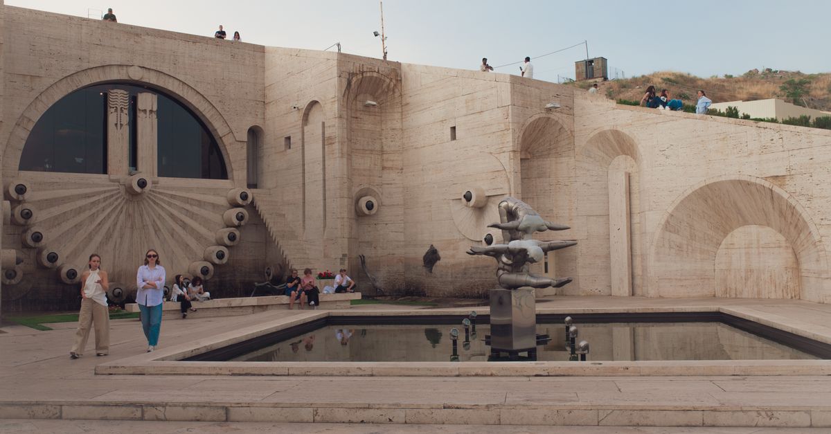 The Cascade complex in Yerevan